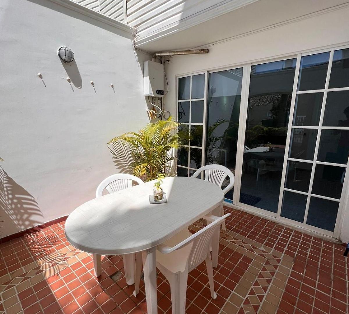 Large House Near Américas Hotel, Shared Pool * Cartagena