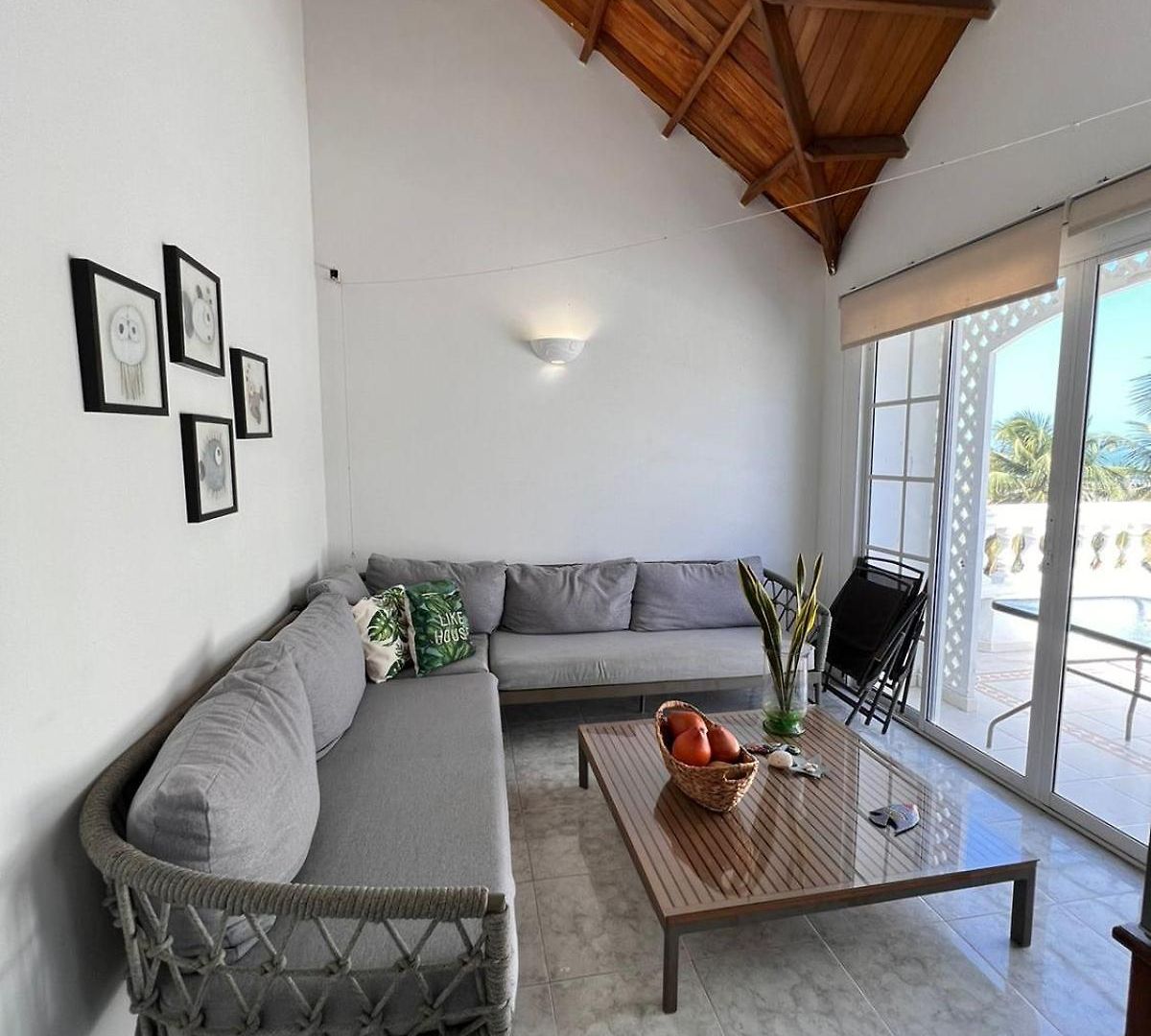 Large House Near Américas Hotel, Shared Pool Cartagena