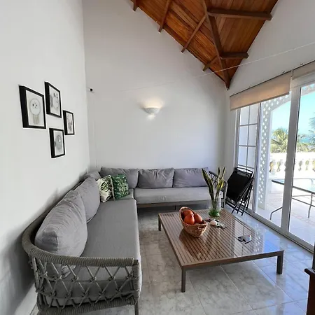 Large House Near Américas Hotel, Shared Pool Cartagena