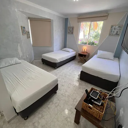 Large House Near Américas Hotel, Shared Pool Cartagena